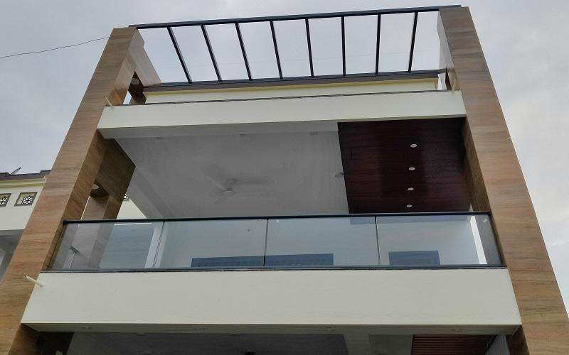 balcony glass railing